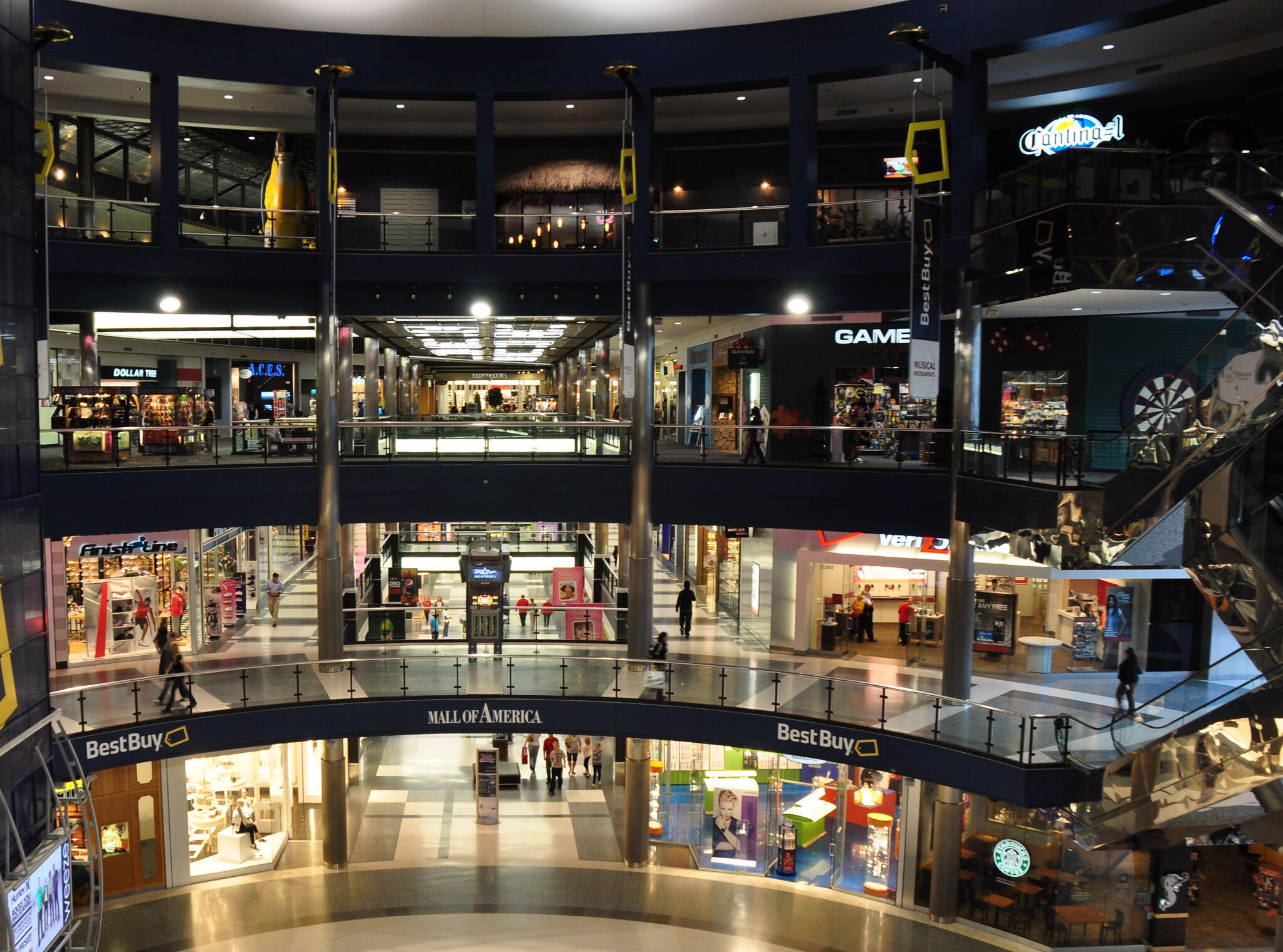Rotunda of an American shopping mall